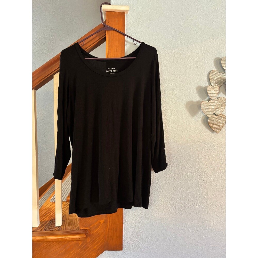 Torrid super soft black long sleeve shirt top keyhole sleeves holes 2